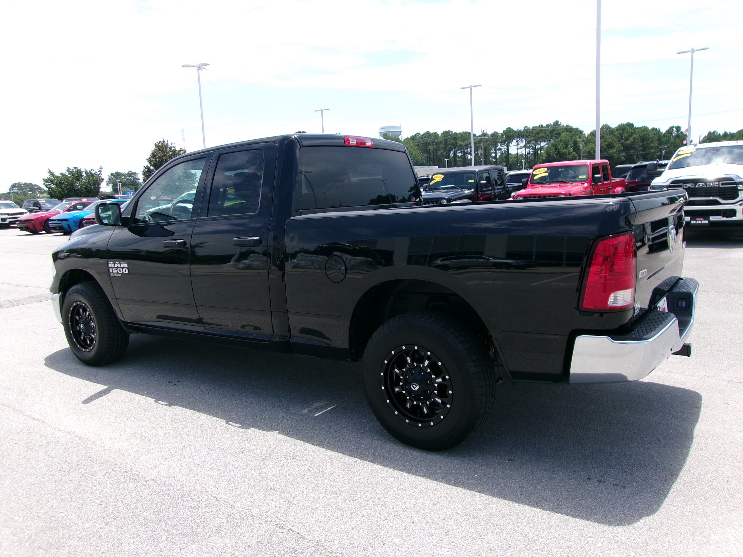 Used 2024 RAM 1500 Classic SLT AWD/4WD image 3