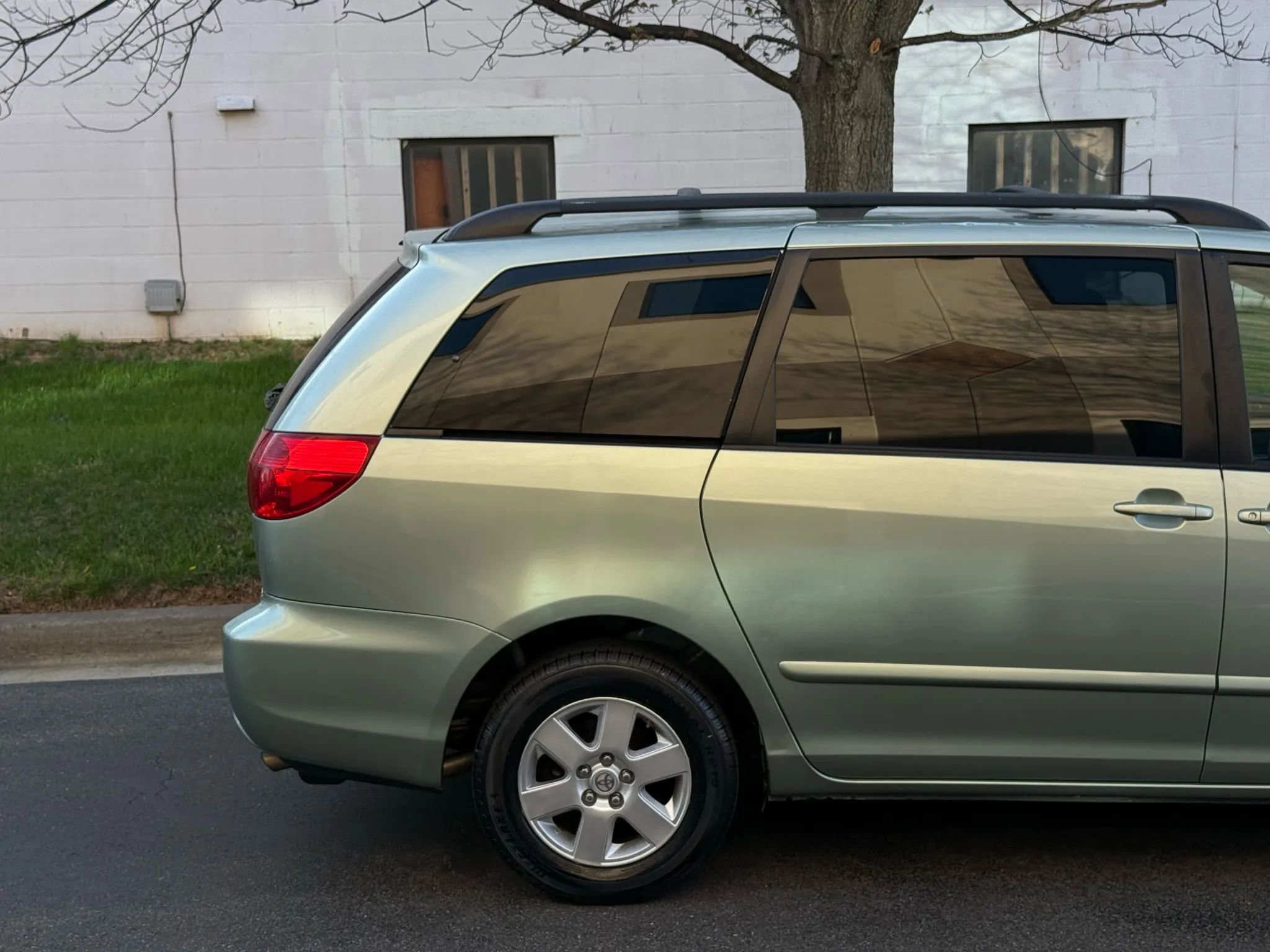 Used 2010 Toyota Sienna LE image 8