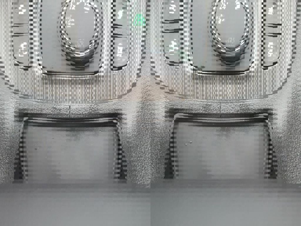 Used 2020 GMC Acadia SLT w/ Premium Package image 23