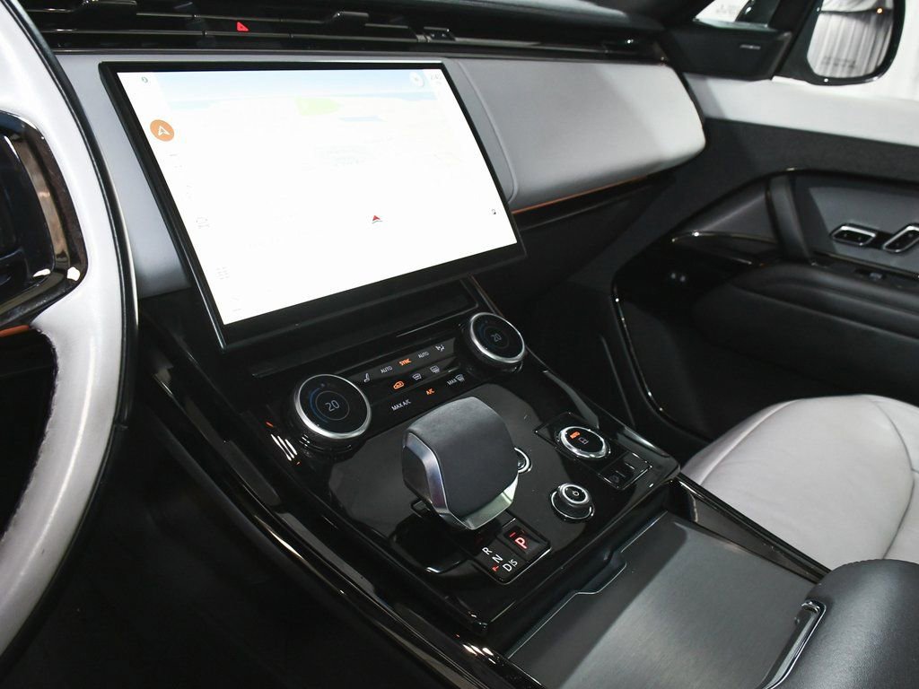 Used 2023 Land Rover Range Rover Sport SE Dynamic image 47