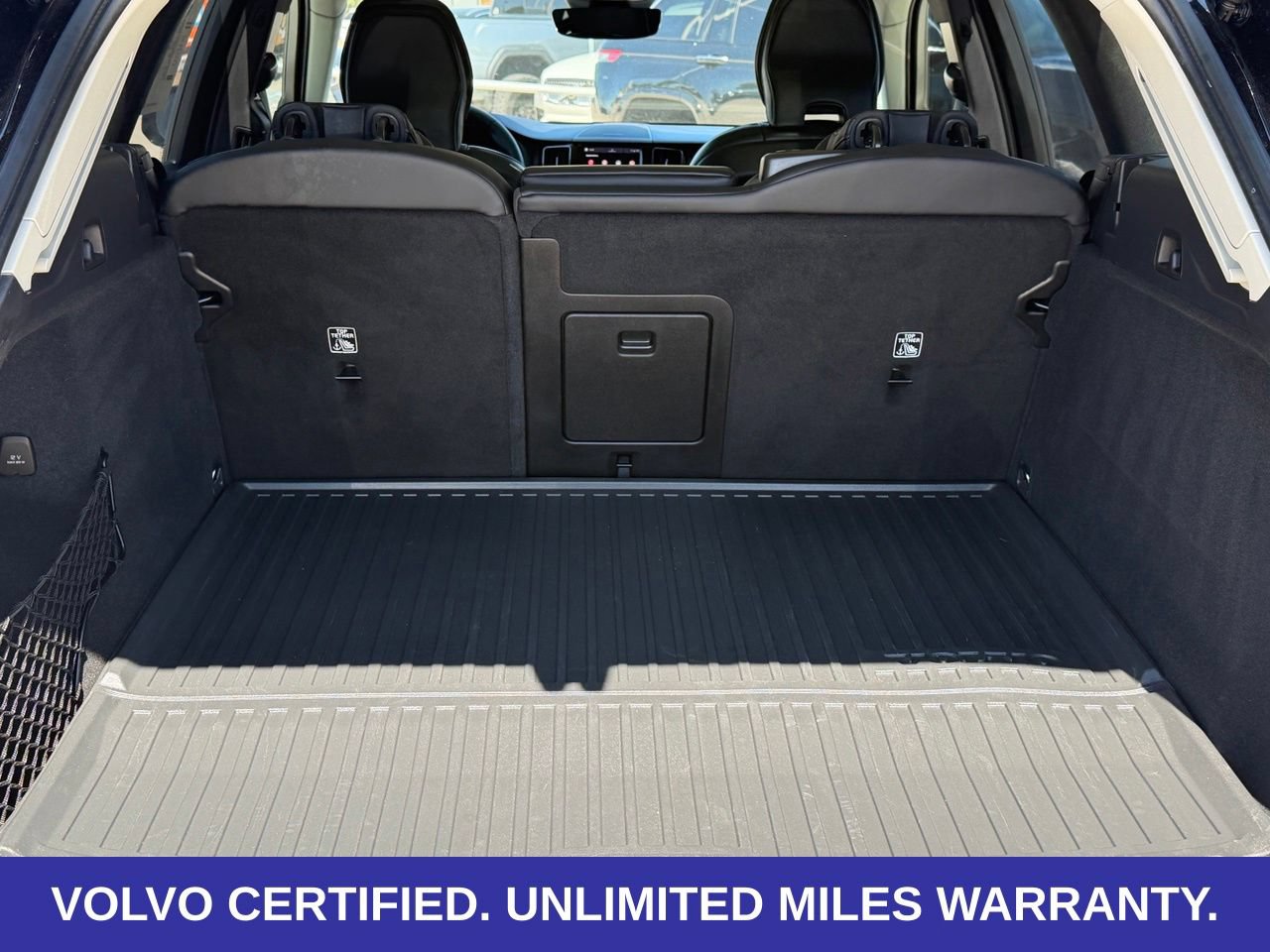 Certified 2024 Volvo XC60 T8 Ultimate w/ Protection Package Premier AWD/4WD image 38