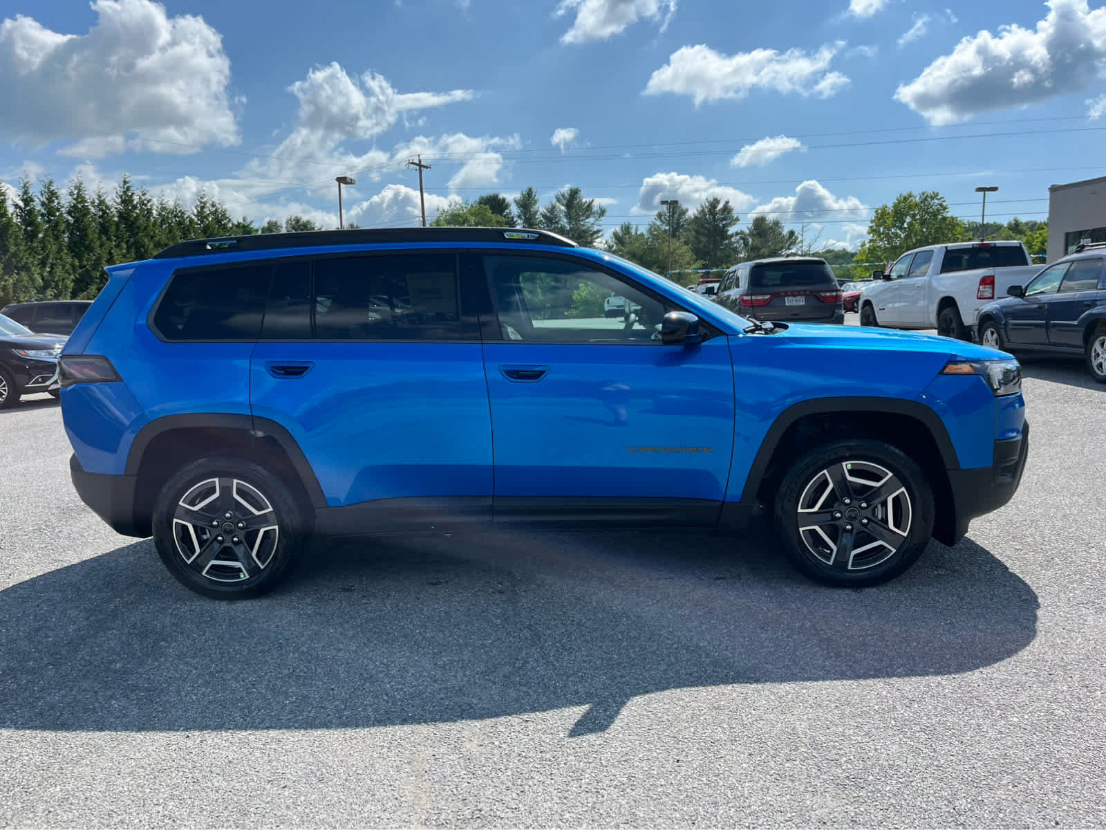 New 2026 Jeep Cherokee Laredo AWD/4WD image 2