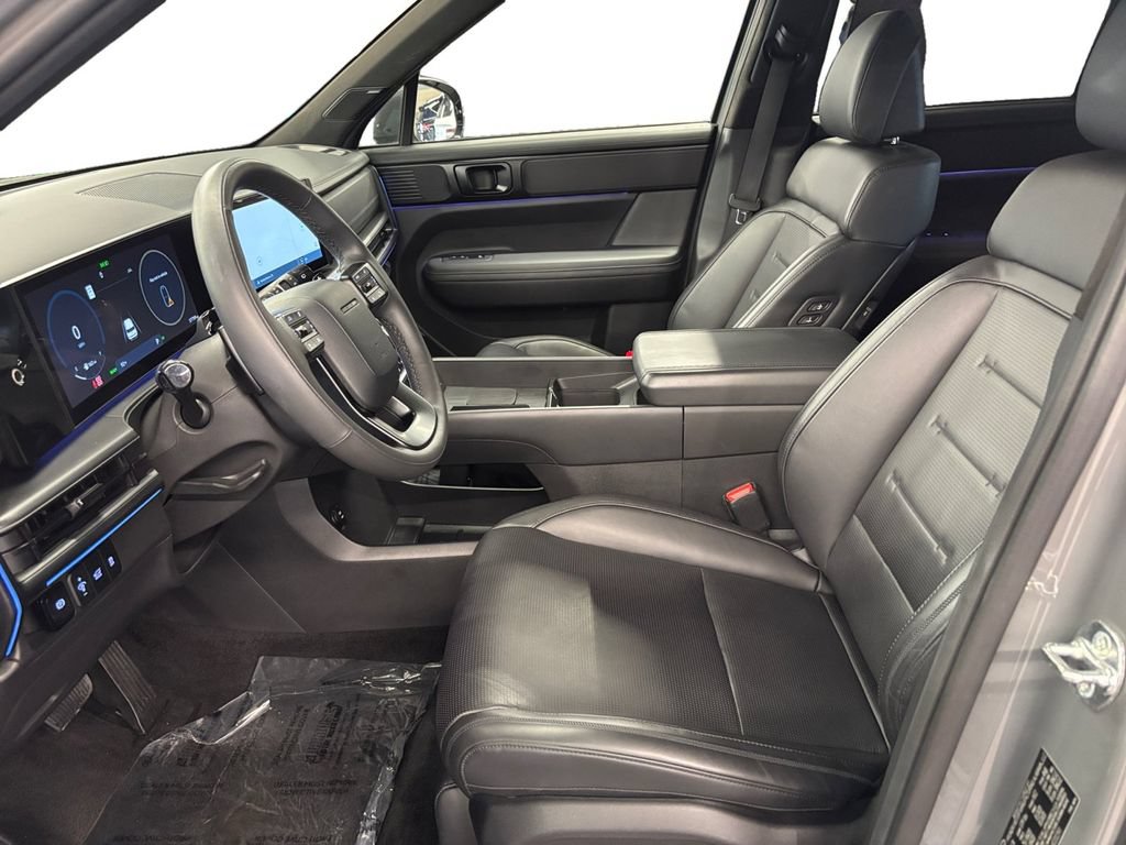 Used 2025 Hyundai Santa Fe Calligraphy AWD/4WD image 11