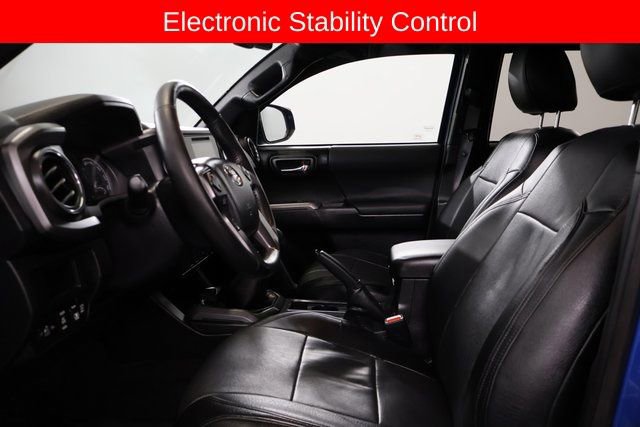 Used 2017 Toyota Tacoma TRD Off-Road w/ Premium & Technology Package image 13