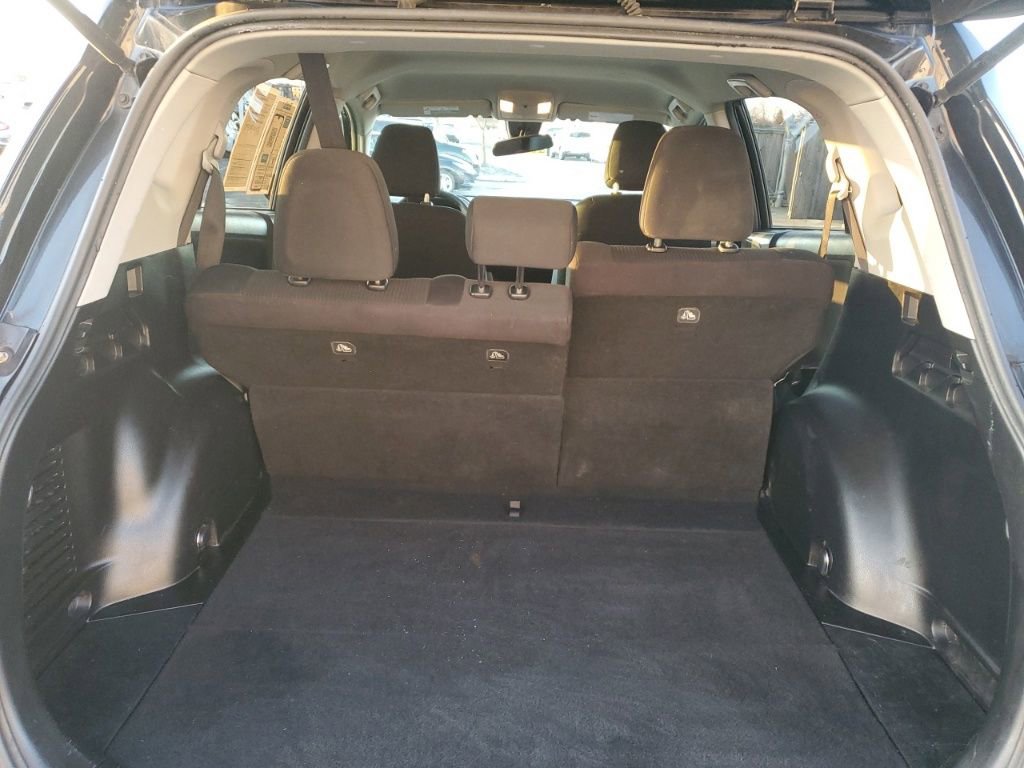 Used 2018 Toyota RAV4 LE image 27