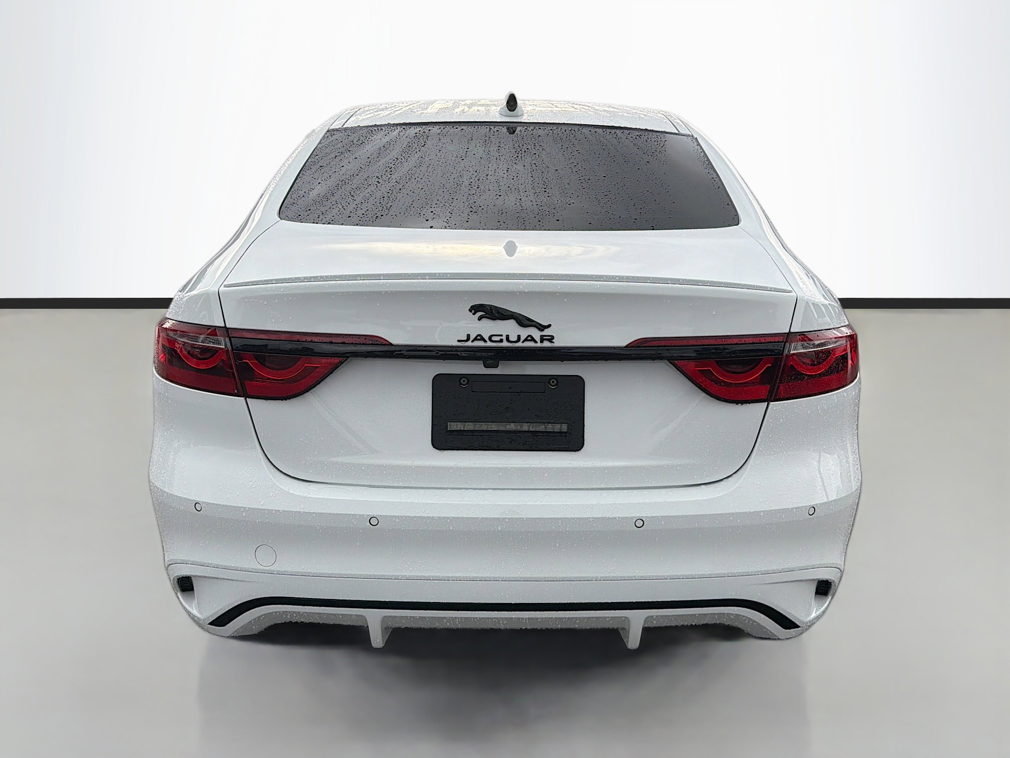 Used 2024 Jaguar XF R-Dynamic SE image 4