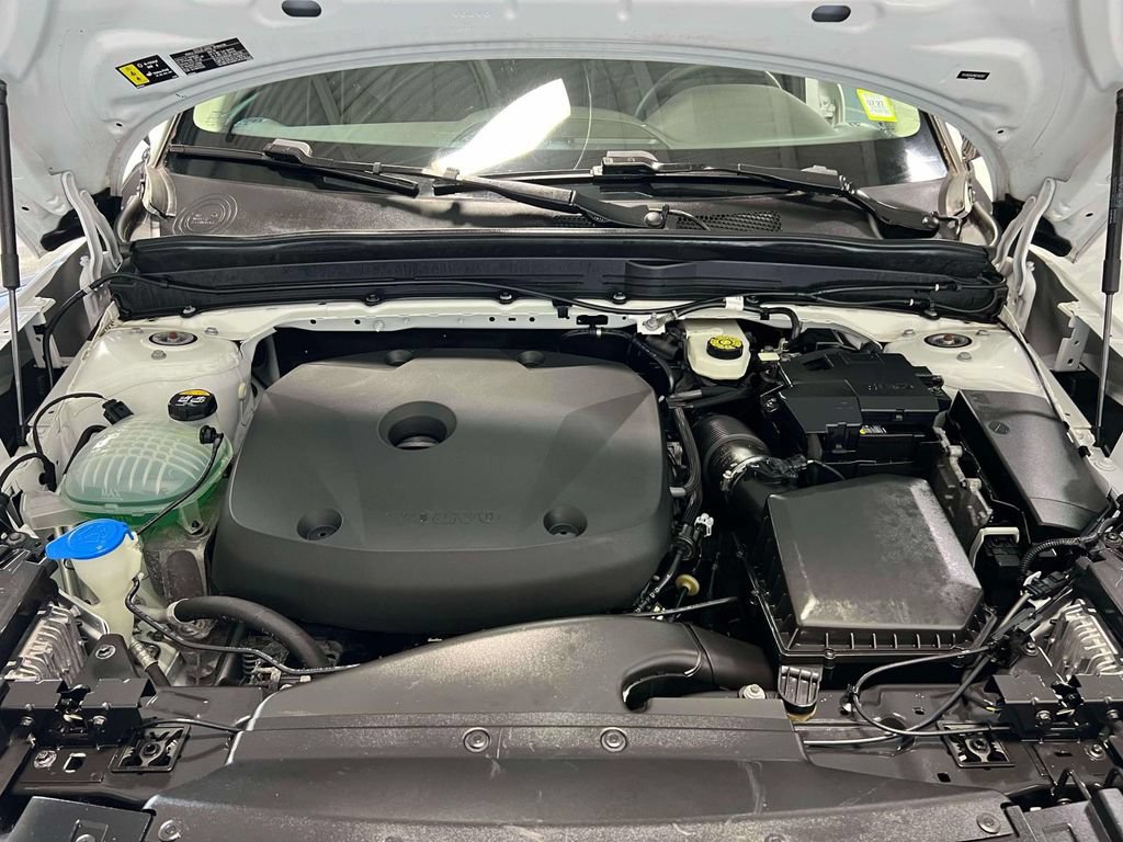 Used 2022 Volvo XC40 T5 Momentum w/ Premium Package AWD/4WD image 35