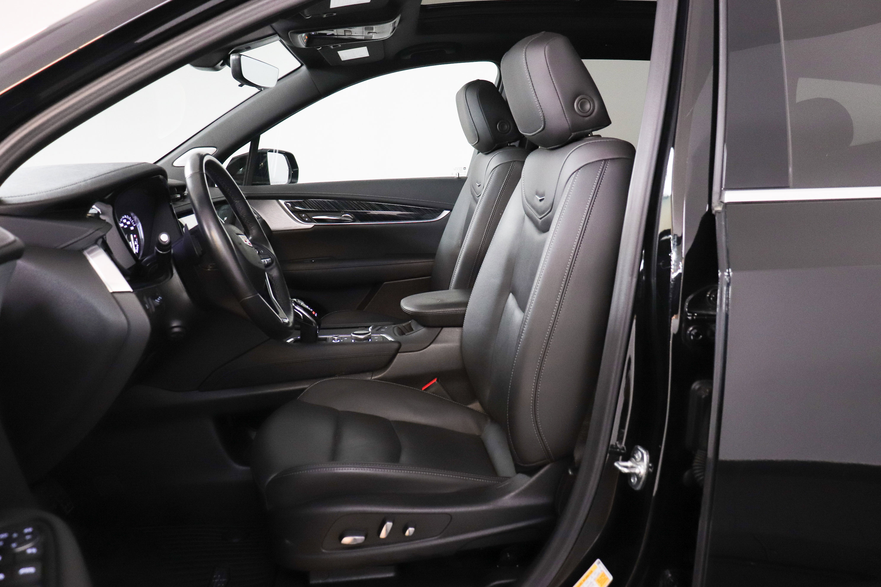 Used 2024 Cadillac XT6 Premium Luxury w/ Technology Package AWD/4WD image 15