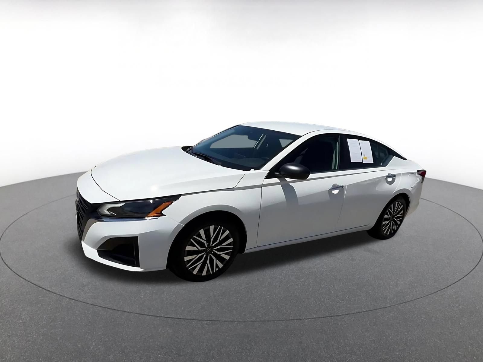 Used 2025 Nissan Altima 2.5 SV FWD image 8