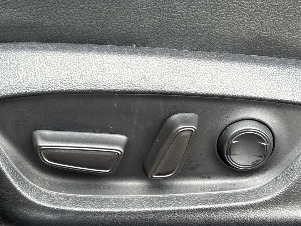 Used 2022 Toyota Camry SE image 6