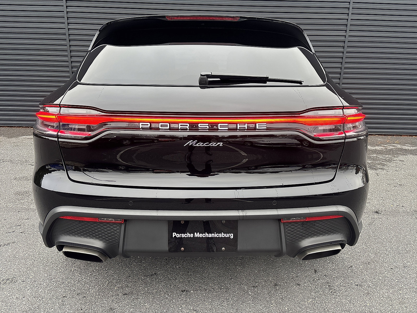 Certified 2024 Porsche Macan image 4