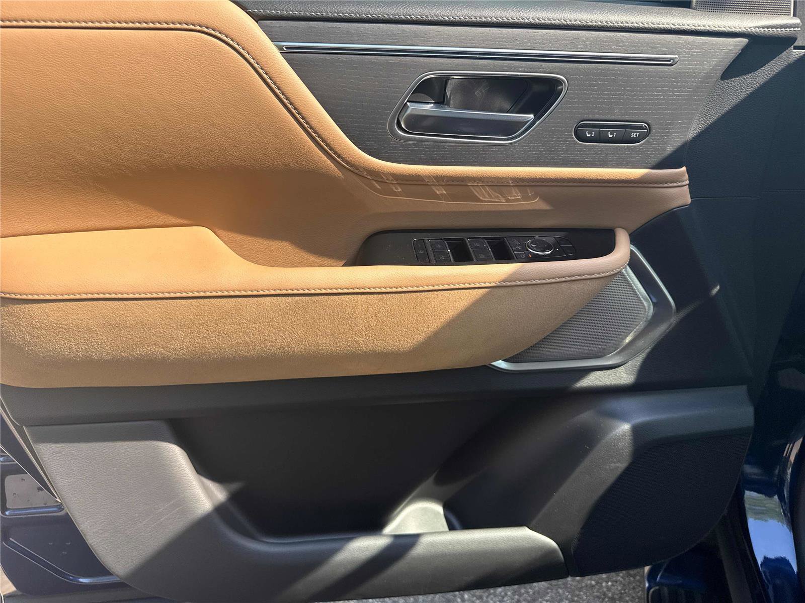 Certified 2025 INFINITI QX80 Sensory image 10