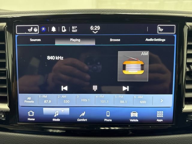 Used 2023 Chrysler Pacifica Touring-L FWD image 15