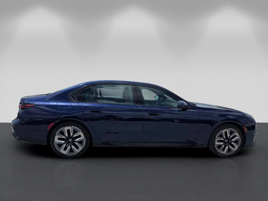 Certified 2023 BMW 760i xDrive AWD/4WD image 3