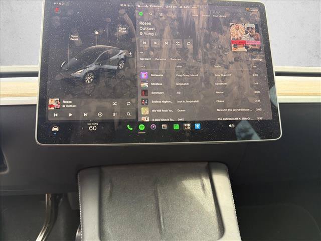 Used 2024 Tesla Model Y Long Range AWD/4WD image 21