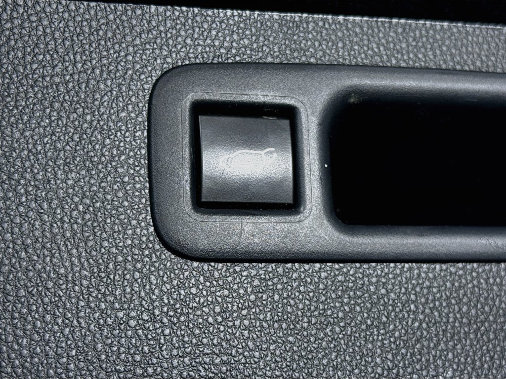Certified 2021 Toyota Highlander XLE AWD/4WD image 30