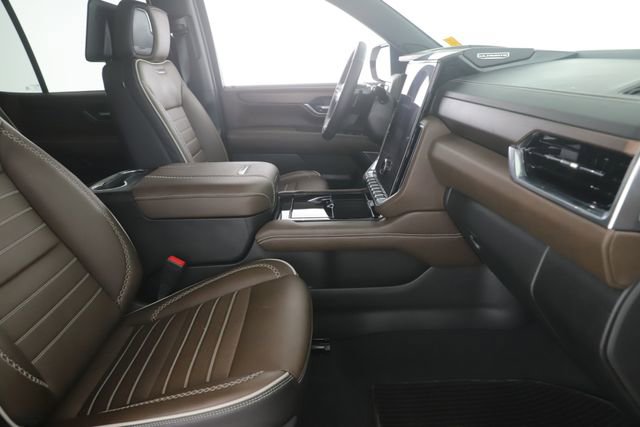 Used 2025 GMC Yukon Denali Ultimate AWD/4WD image 38