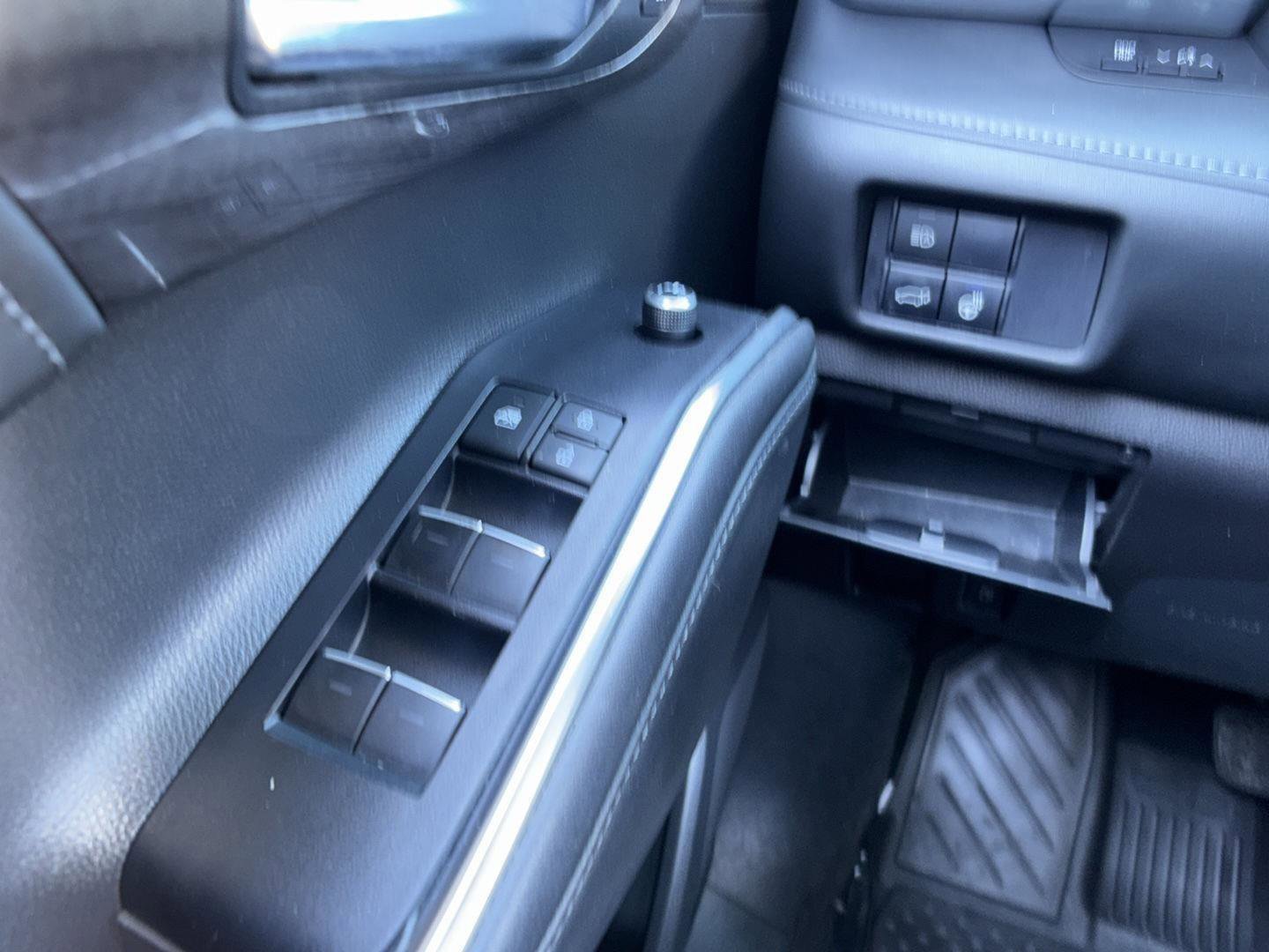 Used 2020 Toyota Highlander Limited image 31