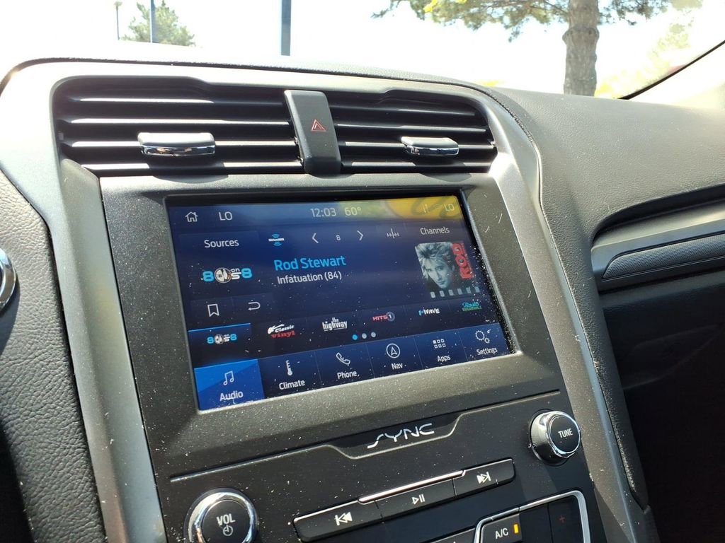 Used 2020 Ford Fusion SE FWD image 21