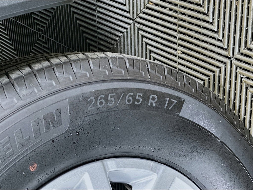 Used 2024 Nissan Frontier SV w/ SV Convenience Package image 33