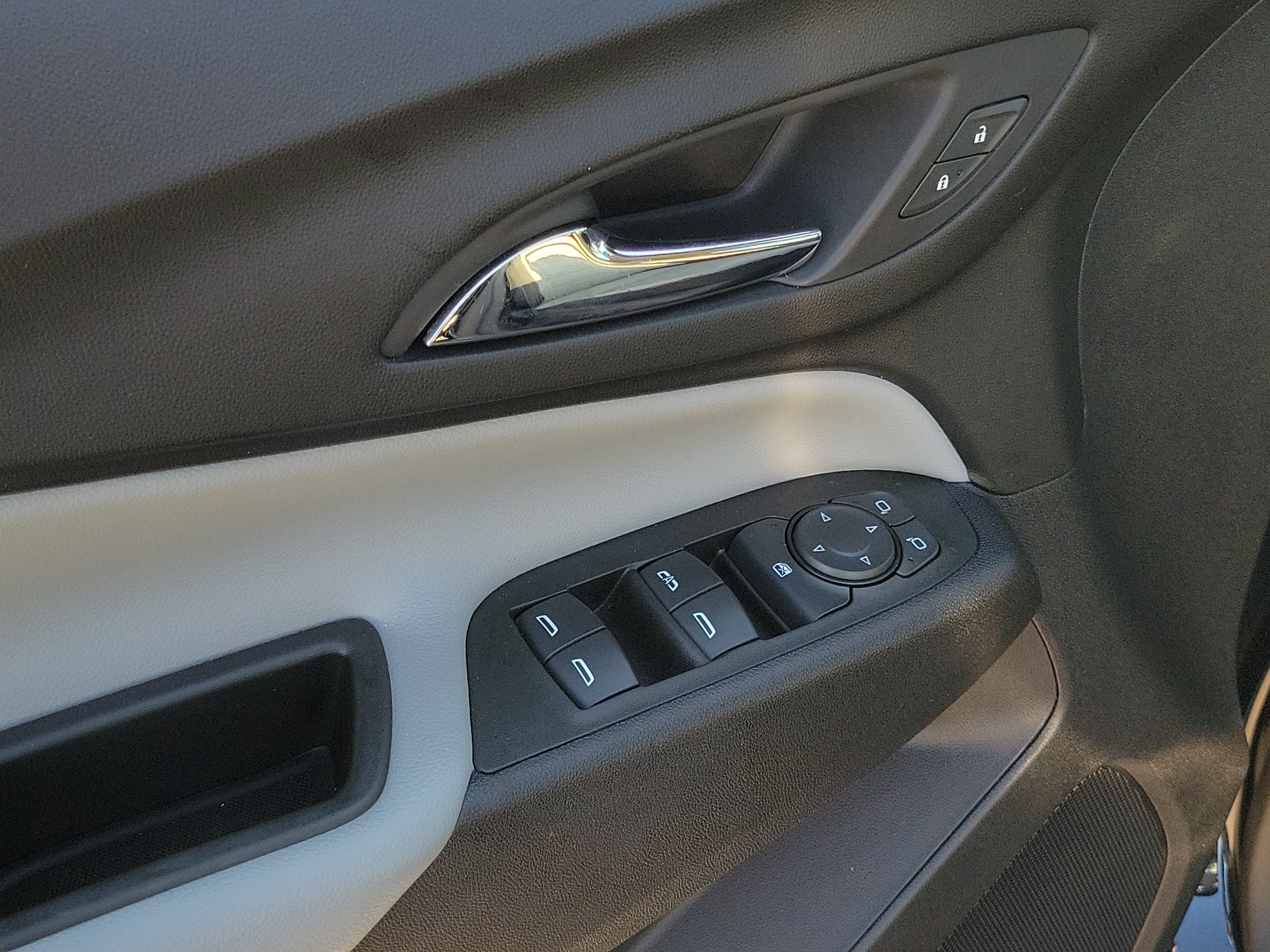 Used 2022 Chevrolet Equinox LT AWD/4WD image 17