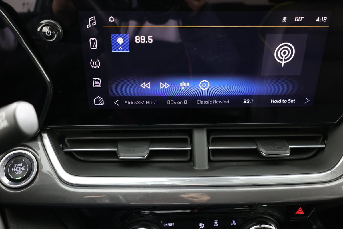 Used 2024 Chevrolet Trax ACTIV FWD image 31