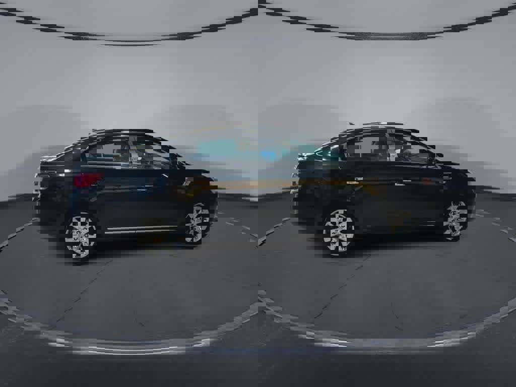 Used 2010 Buick LaCrosse CXL image 2