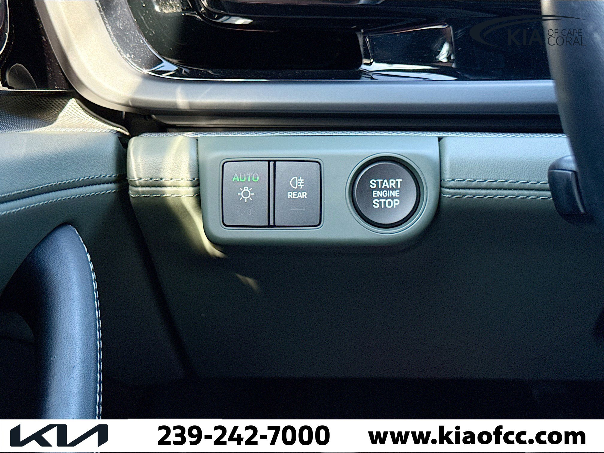 Used 2025 Porsche Panamera 4 image 36