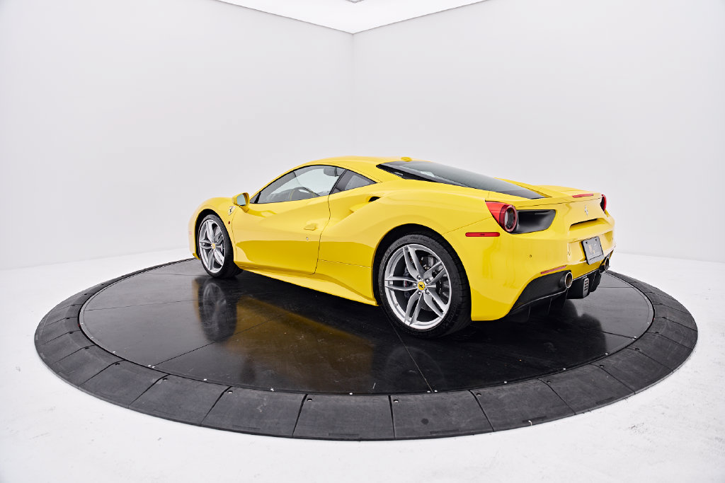 Used 2017 Ferrari 488 GTB RWD image 13