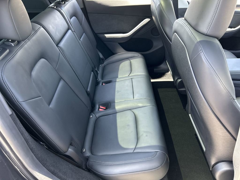 Used 2024 Tesla Model Y Long Range AWD/4WD image 28