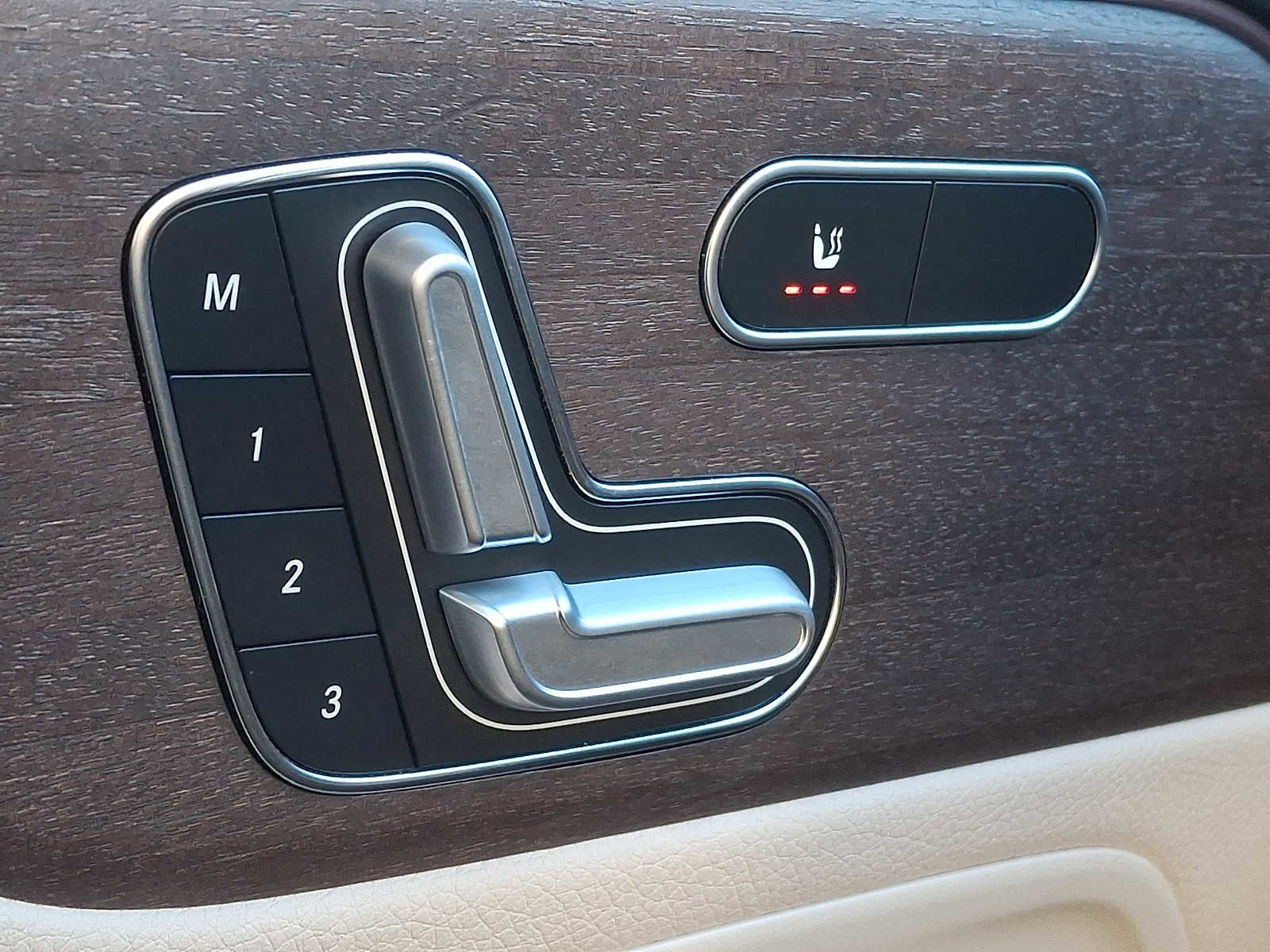 Used 2022 Mercedes-Benz GLB 250 4MATIC image 21