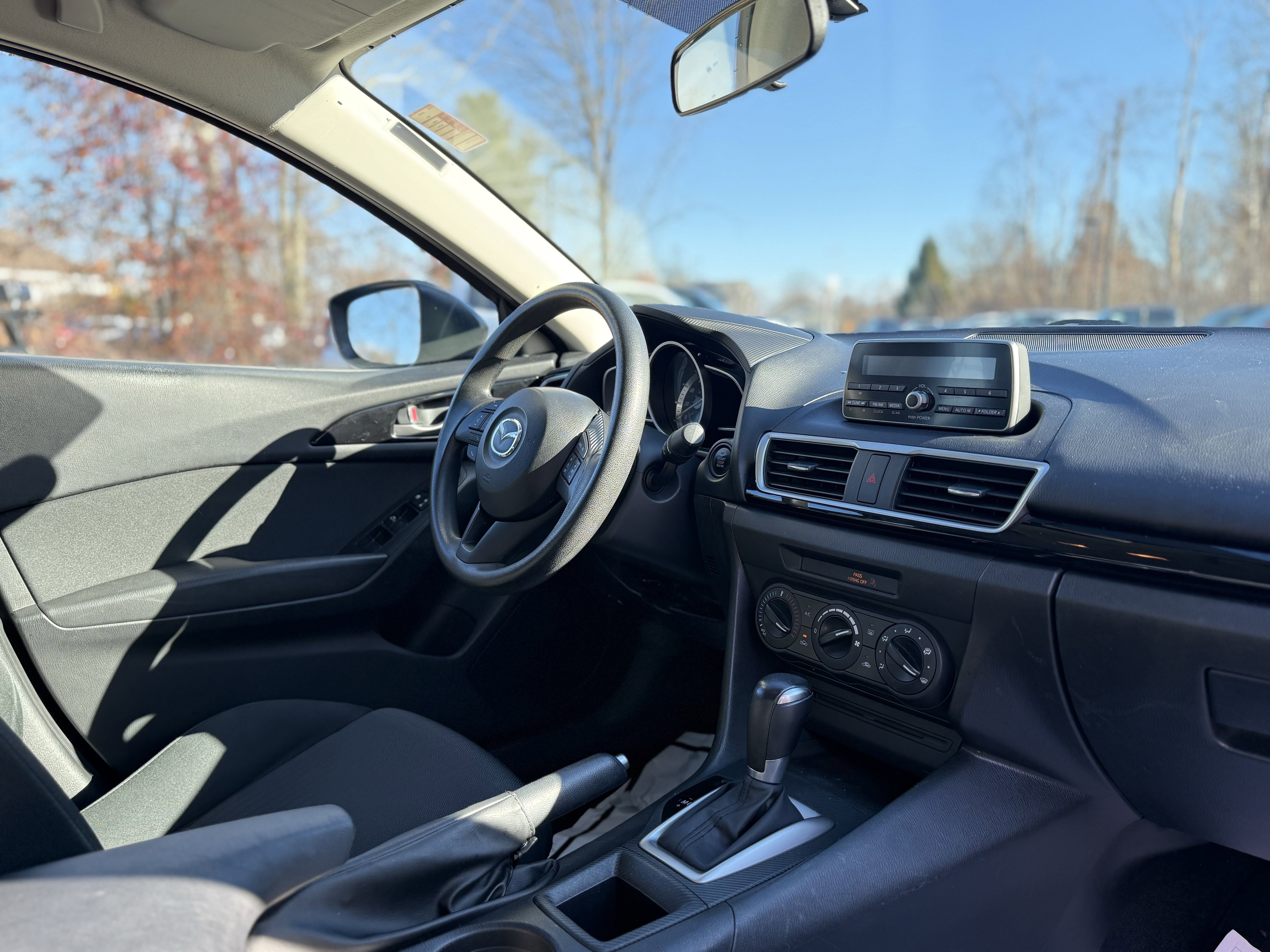 Used 2014 MAZDA MAZDA3 i Sport image 34