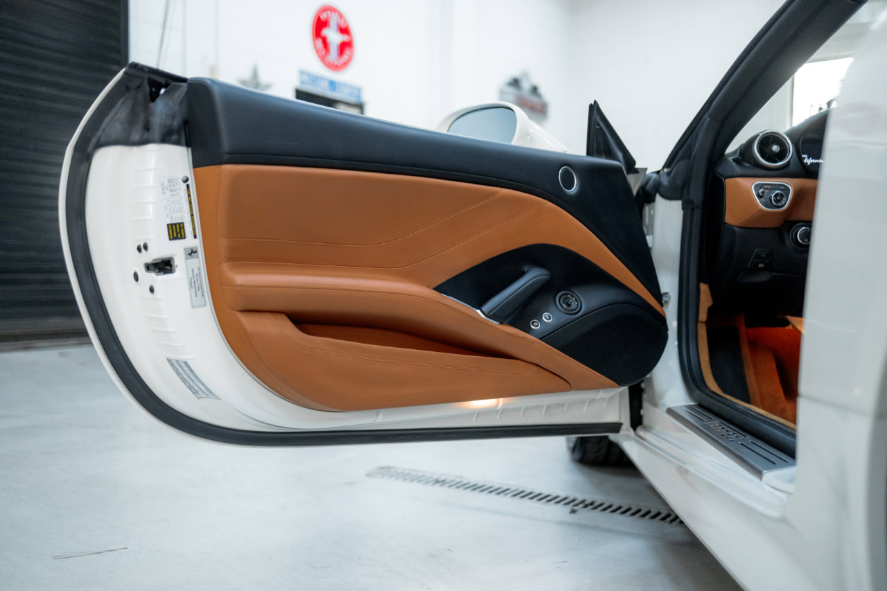 Used 2016 Ferrari California T image 40