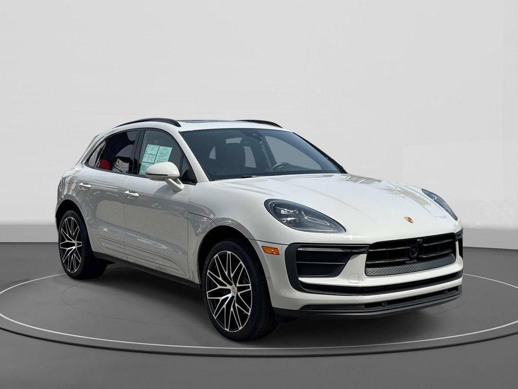 Used 2024 Porsche Macan image 3