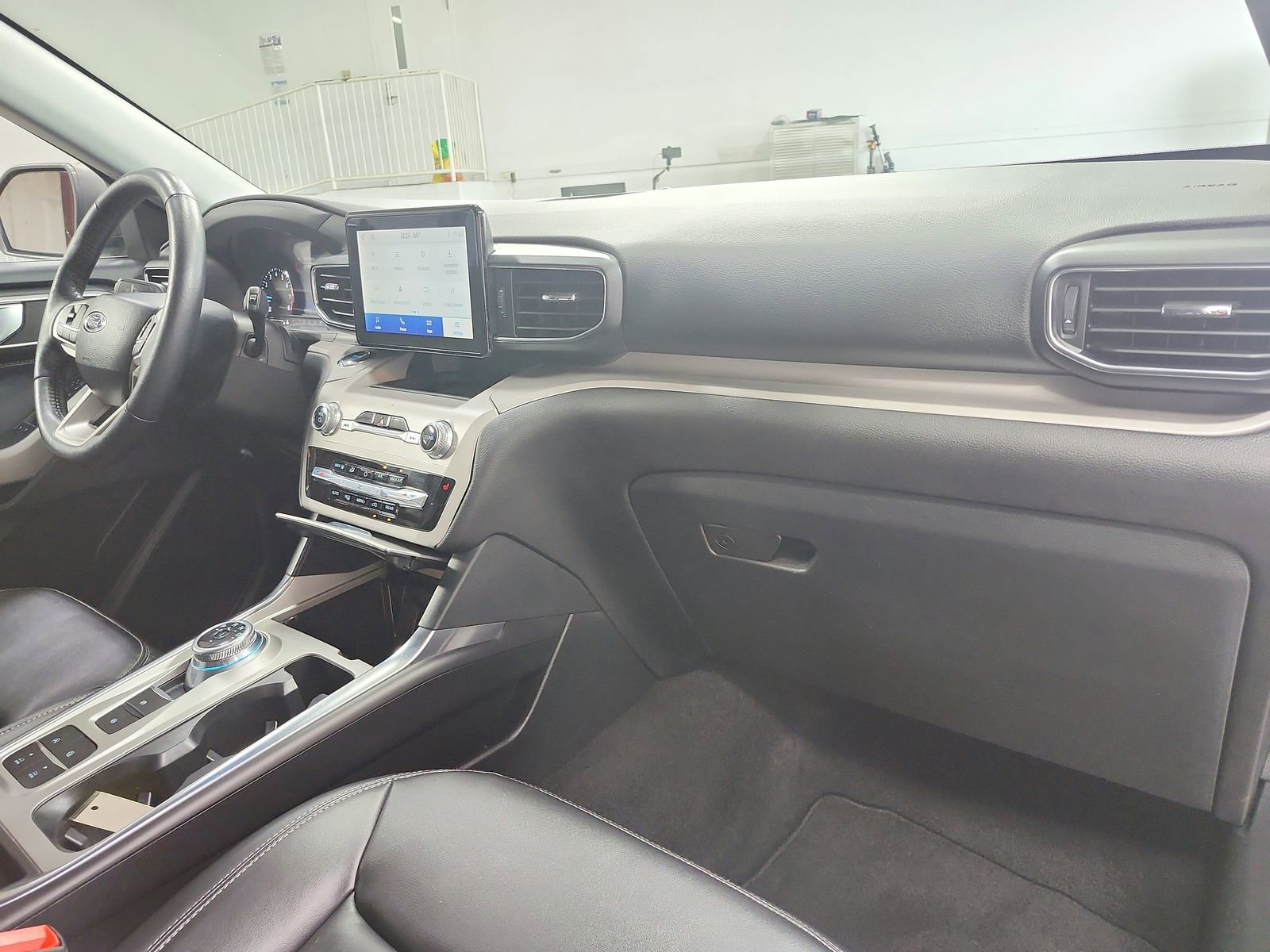 Used 2024 Ford Explorer XLT w/ Equipment Group 202A image 38