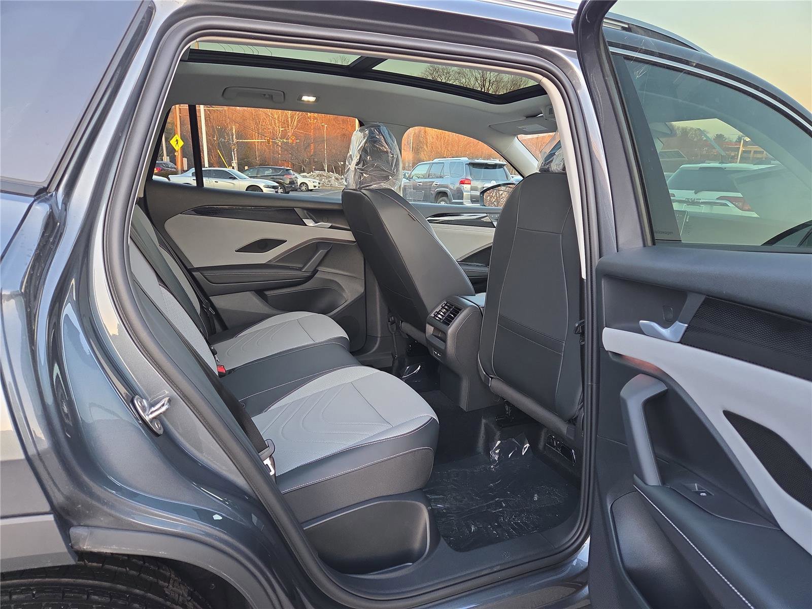 New 2026 Volkswagen Tiguan SE AWD/4WD image 30