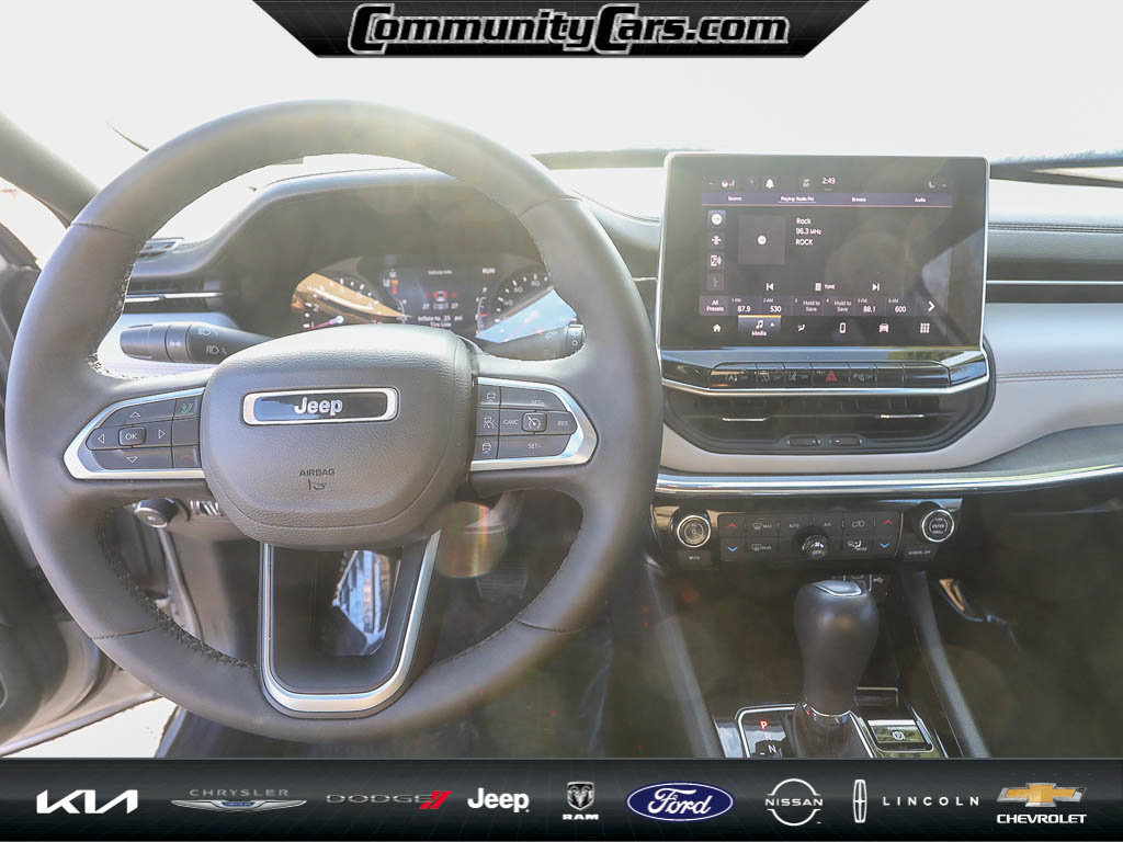 Used 2024 Jeep Compass Limited image 13