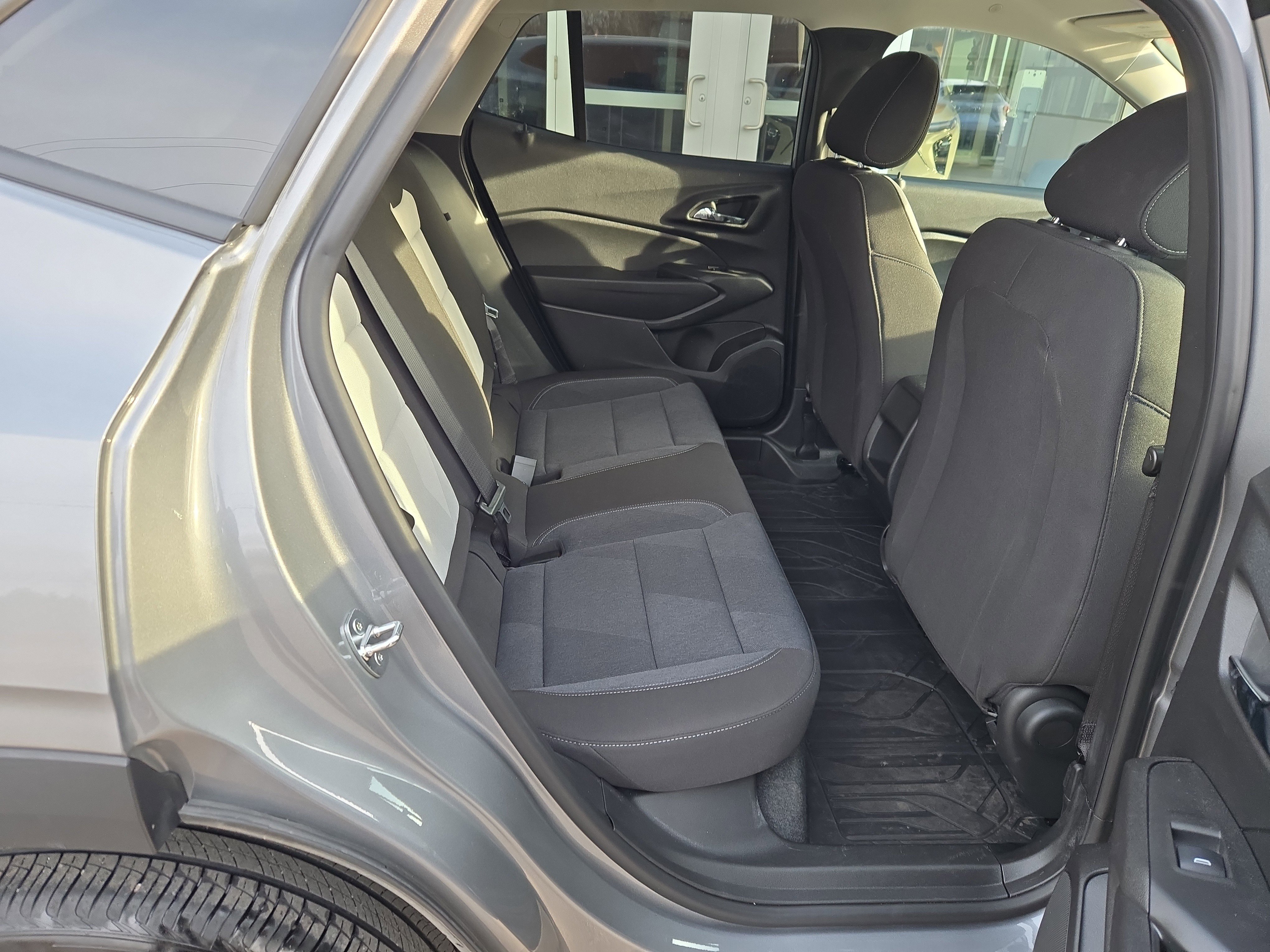 Used 2024 Chevrolet Trax LS w/ LS Convenience Package image 17