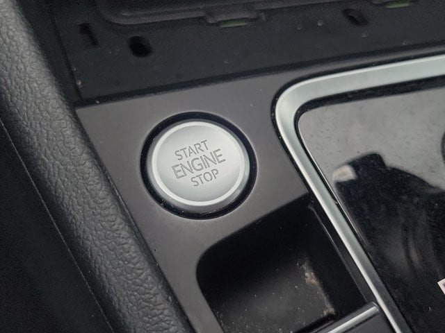 Used 2020 Volkswagen Jetta SE w/ SE Cold Weather Package FWD image 31