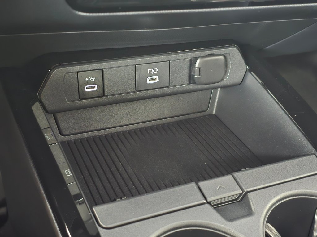 Used 2024 Toyota Prius LE FWD image 28