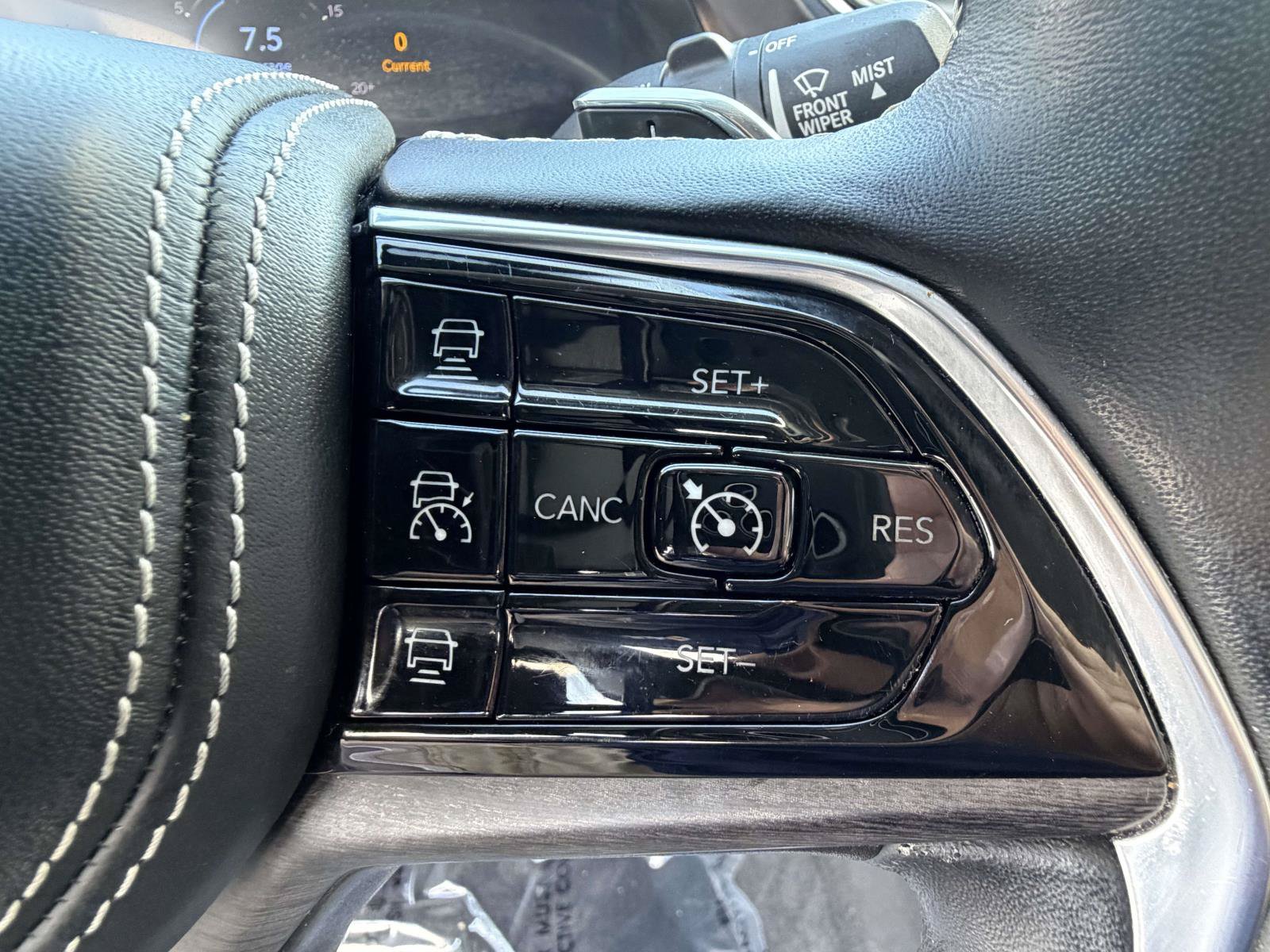 Used 2021 Jeep Grand Cherokee L Overland w/ Luxury Tech Group IV AWD/4WD image 16
