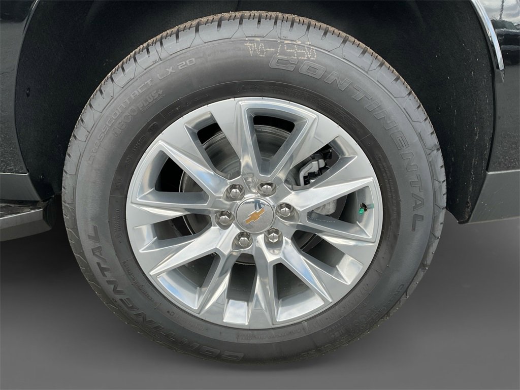 New 2026 Chevrolet Suburban Premier image 8