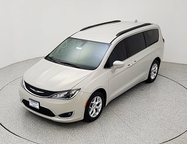 Used 2017 Chrysler Pacifica Touring-L w/ Tire & Wheel Group FWD image 9