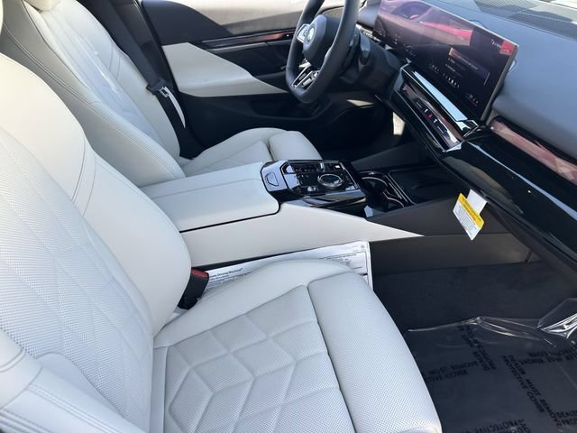 New 2026 BMW 550e xDrive w/ Premium Package AWD/4WD image 12