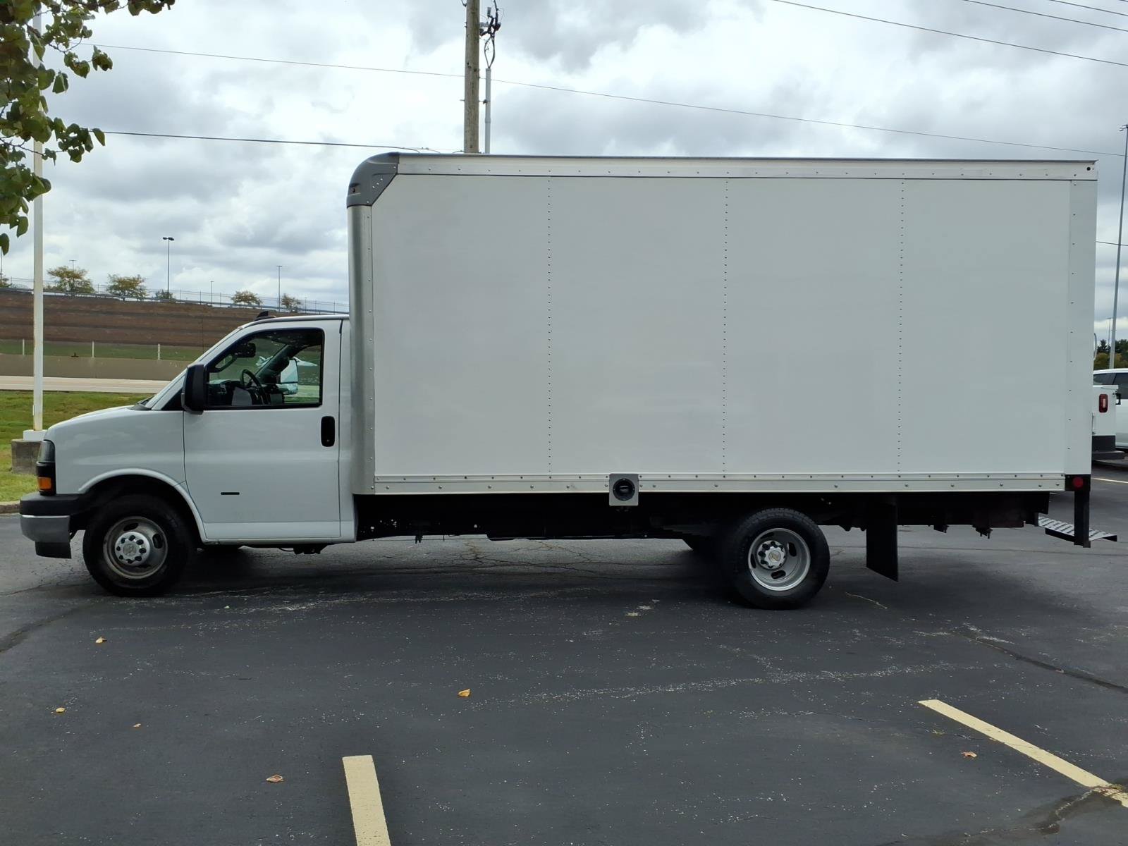 Used 2023 Chevrolet Express 3500 w/ Power Convenience Package RWD image 4