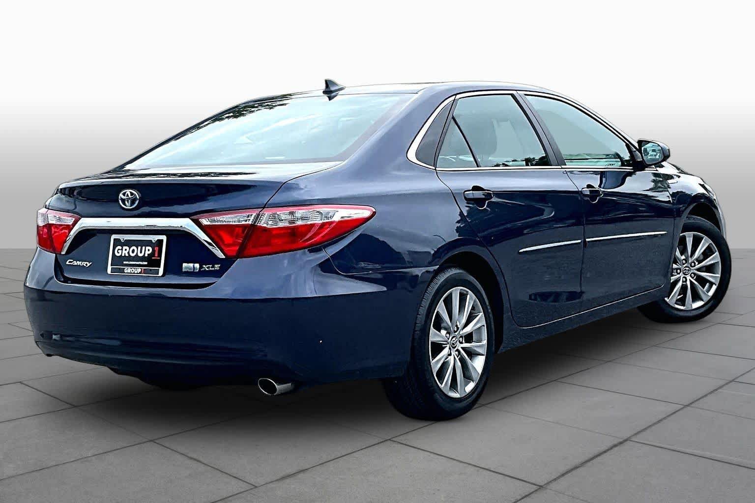 Used 2017 Toyota Camry XLE w/ Moonroof Package FWD image 13
