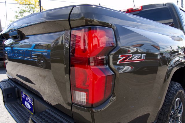 Used 2024 Chevrolet Colorado Z71 w/ Z71 Convenience Package 2 AWD/4WD image 14