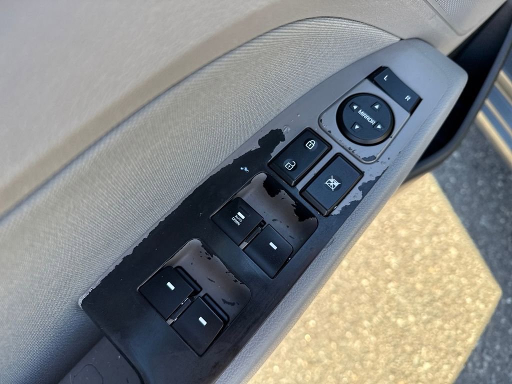 Used 2017 Hyundai Elantra SE image 11