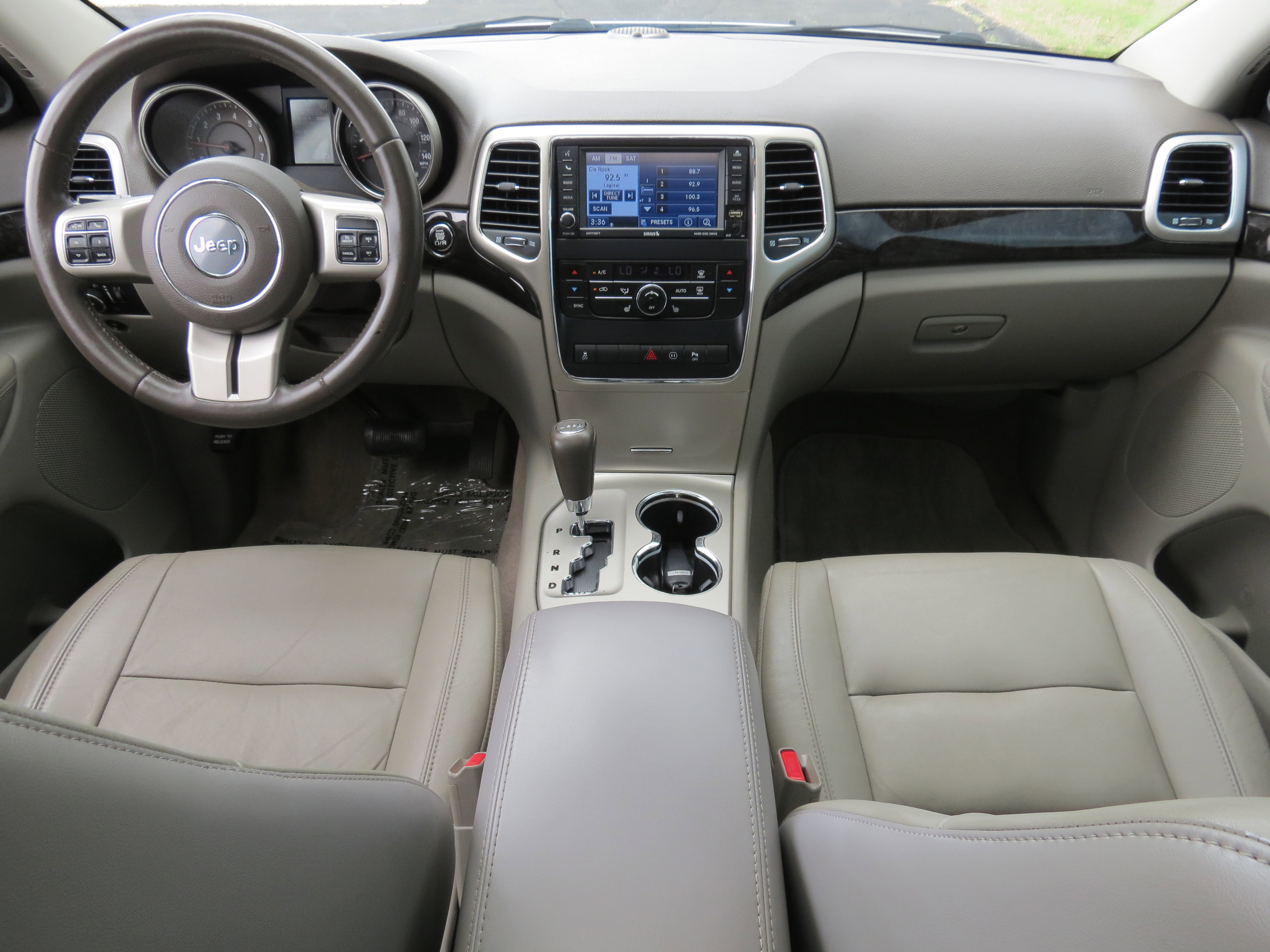 Used 2012 Jeep Grand Cherokee Laredo RWD image 10