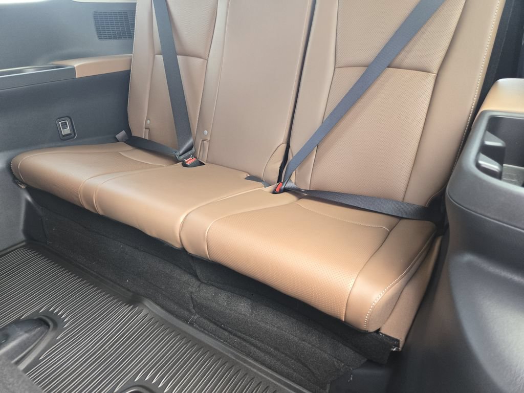 Used 2025 Toyota Grand Highlander AWD image 32